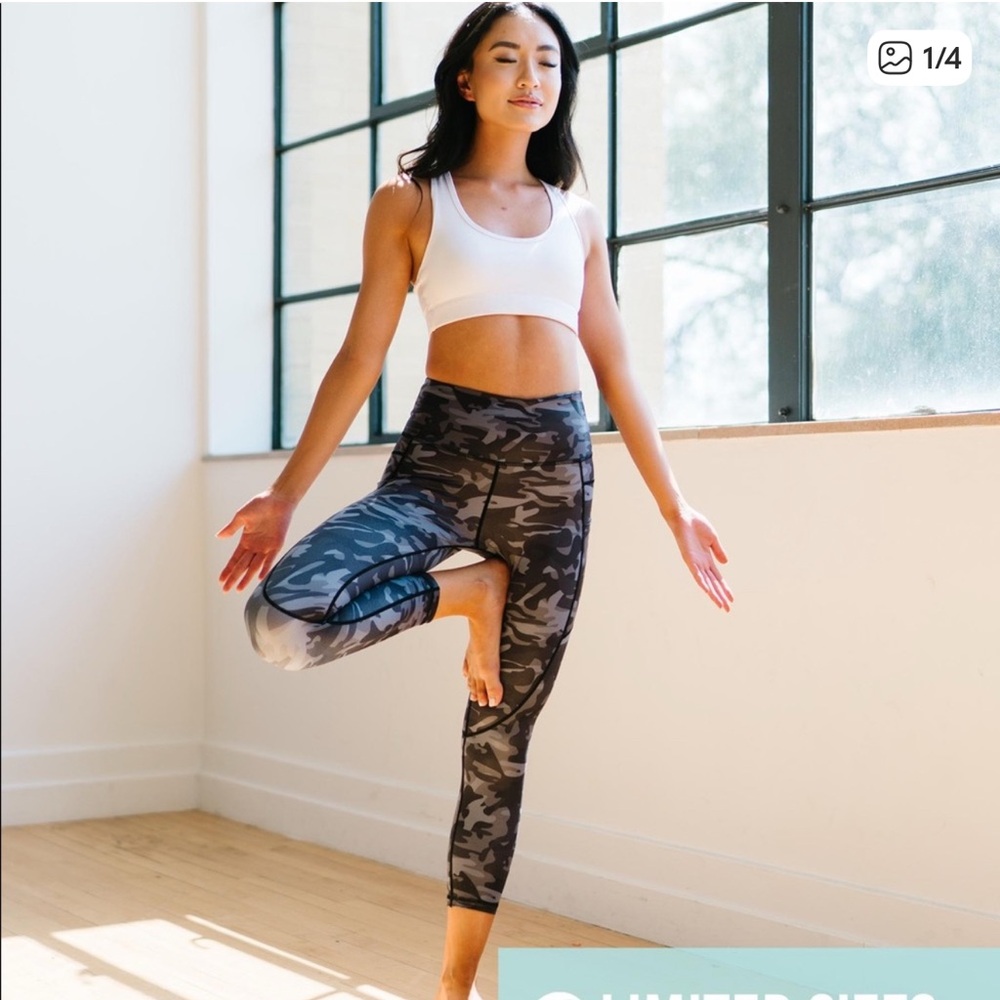 Zyia Light and tight high rise leggings Capri pocket Metallic workout pants
